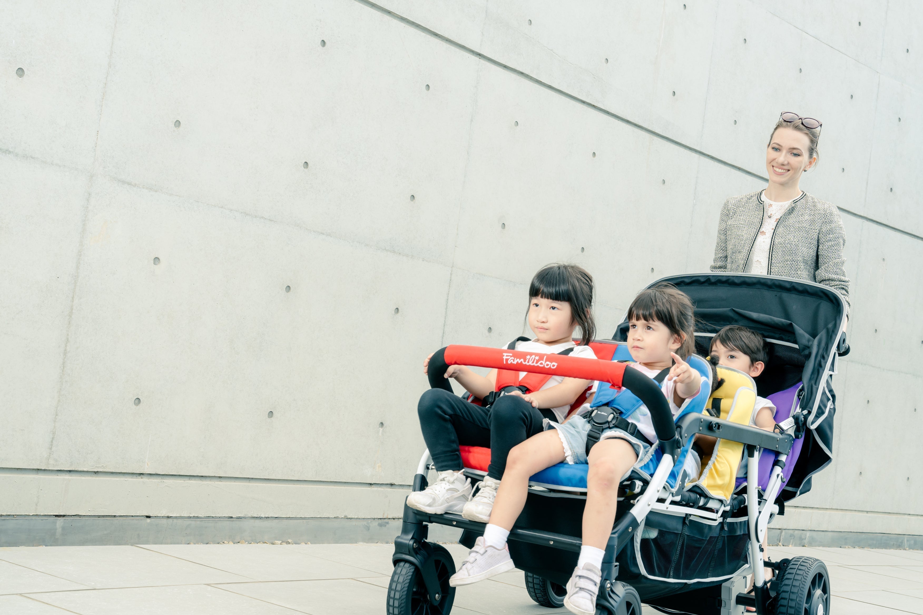 Christmas Convenience: Shop 6-passenger And Multi-child Strollers