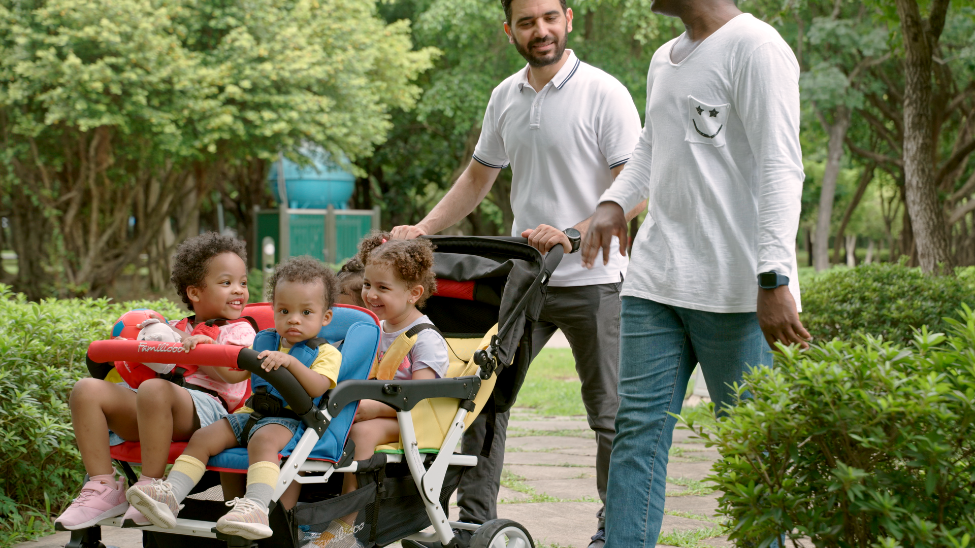 How Stroller with 4 Seats Makes Group Walks and Family Travel Easier?